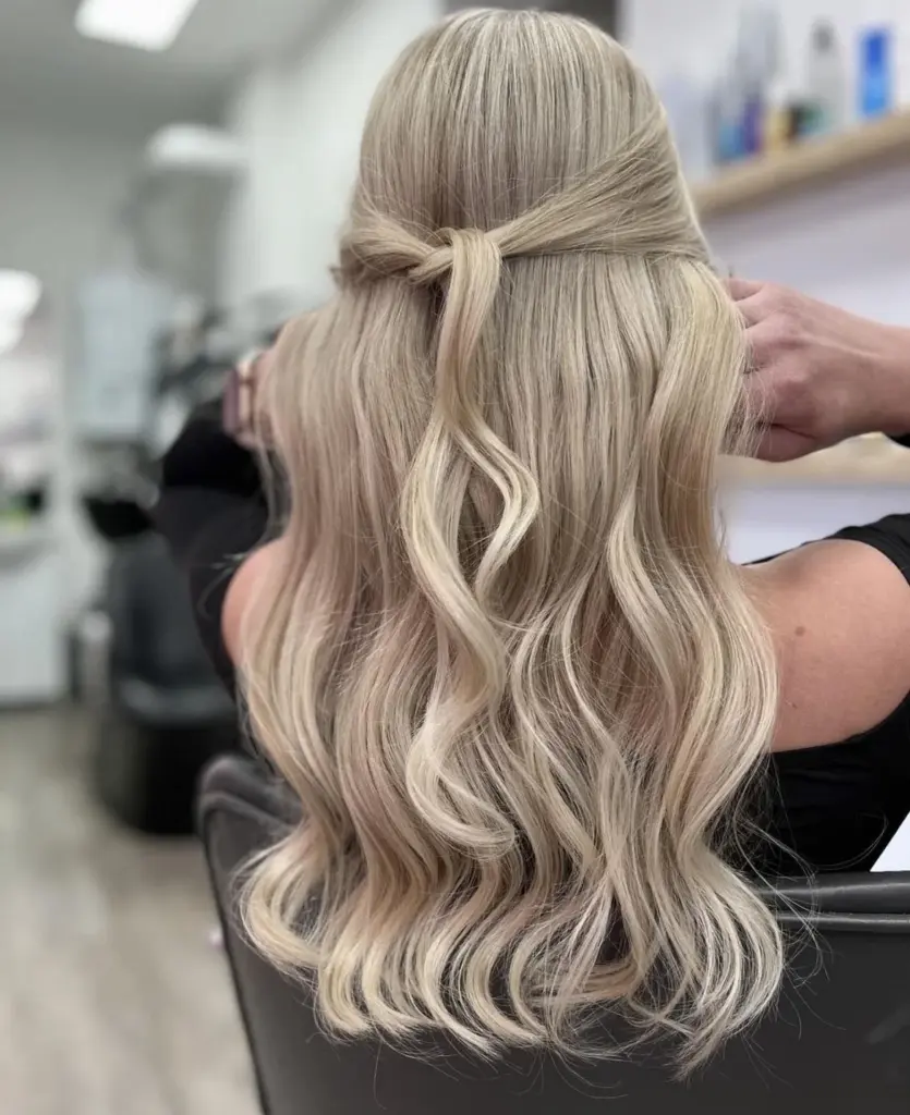 schöne blondierte wellige Haare Sissi Beauty Referenz Wien