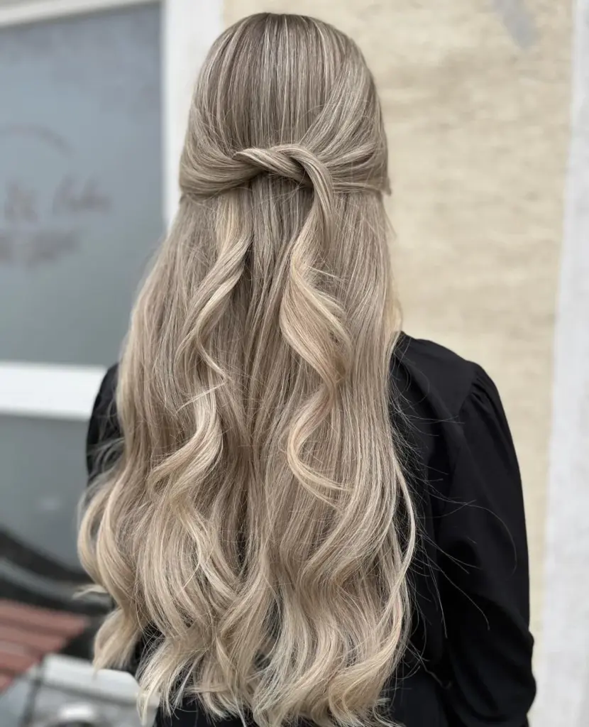 schöne blondierte wellige Haare Sissi Beauty Referenz Wien