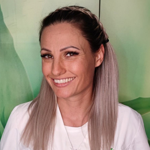 Esther Humanenergetikerin Spezialistin für personalisierte Massage- und Wellnessbehandlungen