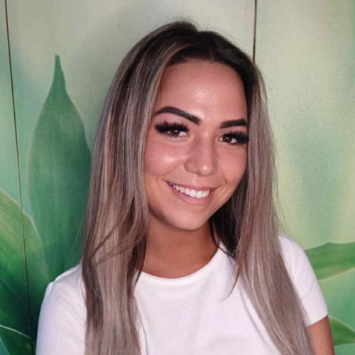 Lili Friseurin Spezialistin für Balayage, Babylights, Haarverlängerung und moderne Frauenfrisuren